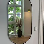 Nyrenoveret Charmerende Lejlighed I C!