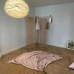 Nyrenoveret Charmerende Lejlighed I C! *