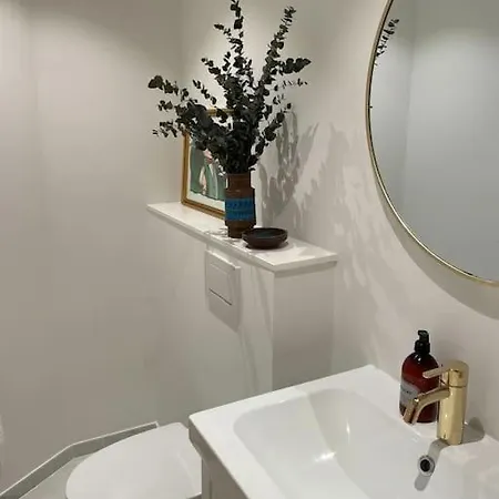 Nyrenoveret Charmerende Lejlighed I C! Apartmán