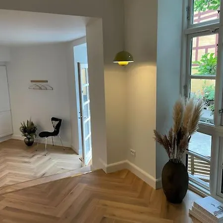 Nyrenoveret Charmerende Lejlighed I C! Apartmán