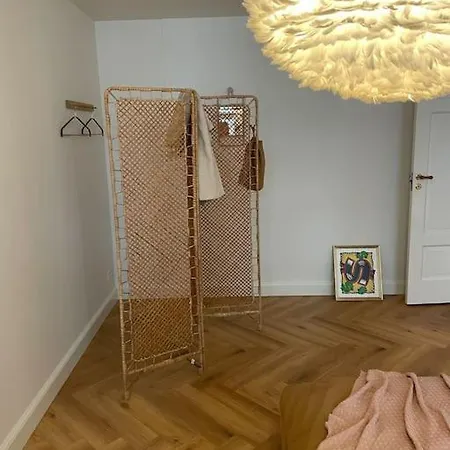 Nyrenoveret Charmerende Lejlighed I C! *