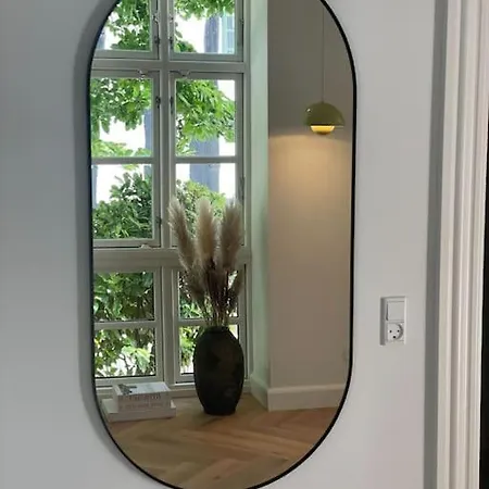 Nyrenoveret Charmerende Lejlighed I C!