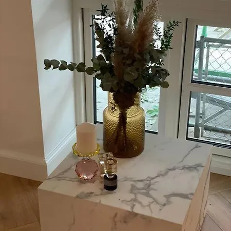 Nyrenoveret Charmerende Lejlighed I C! * Odense