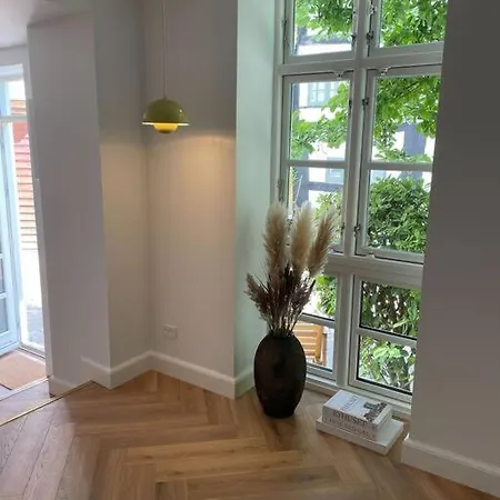 Nyrenoveret Charmerende Lejlighed I C! דירה אודנזה