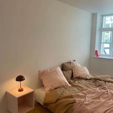 Nyrenoveret Charmerende Lejlighed I C! Apartmán