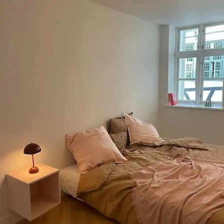 דירה Nyrenoveret Charmerende Lejlighed I C! *