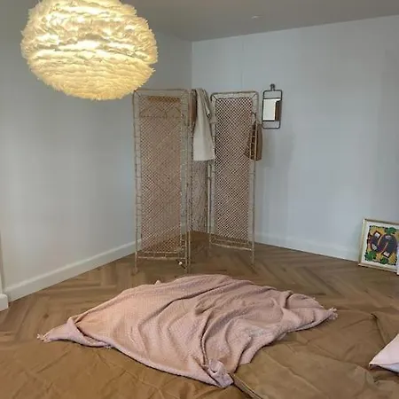 Nyrenoveret Charmerende Lejlighed I C! *