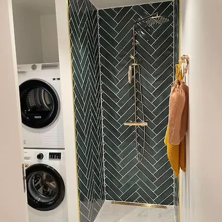 Nyrenoveret Charmerende Lejlighed I C! אודנזה