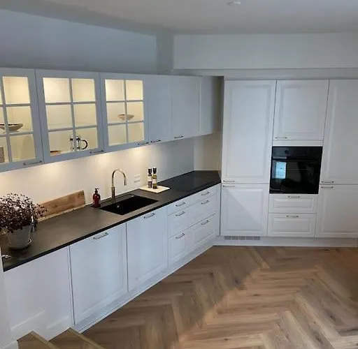 Apartment Nyrenoveret Charmerende Lejlighed I C!