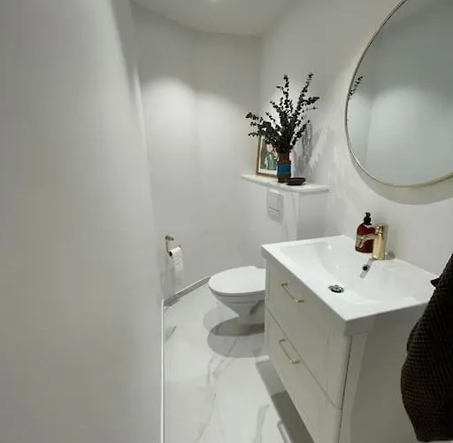 Nyrenoveret Charmerende Lejlighed I C! Odense