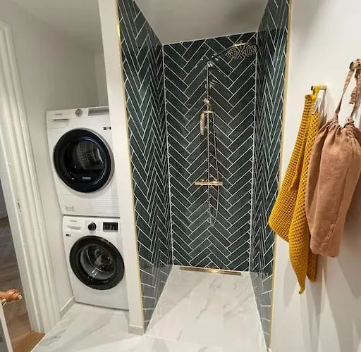 Nyrenoveret Charmerende Lejlighed I C! Appartement