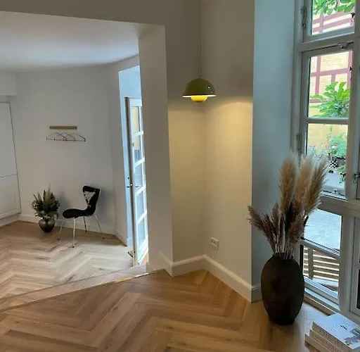 Nyrenoveret Charmerende Lejlighed I C! Appartement