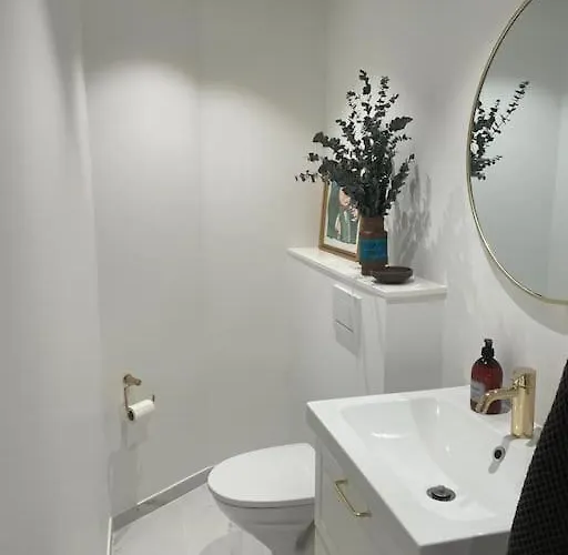 Appartement Nyrenoveret Charmerende Lejlighed I C!