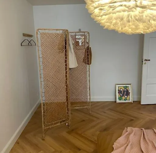 Nyrenoveret Charmerende Lejlighed I C! *