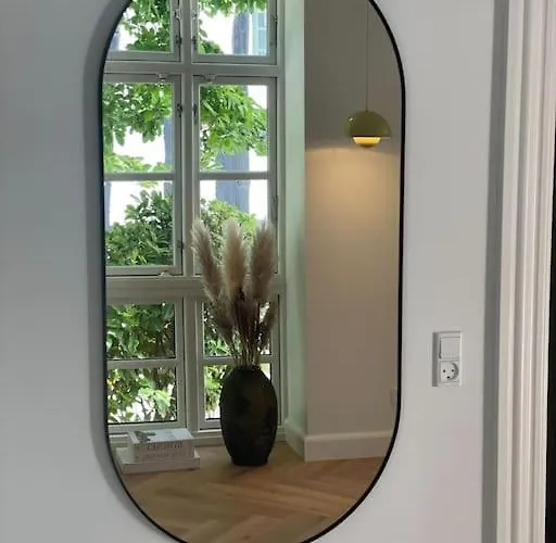 Nyrenoveret Charmerende Lejlighed I C!