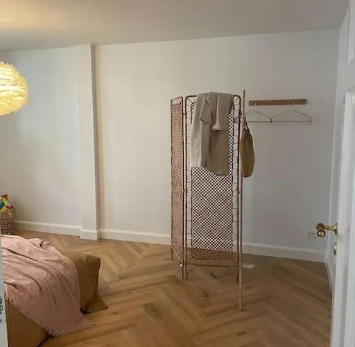 Appartement Nyrenoveret Charmerende Lejlighed I C! Odense