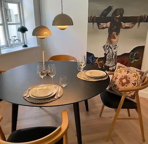 Nyrenoveret Charmerende Lejlighed I C! Odense