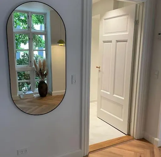 Nyrenoveret Charmerende Lejlighed I C! *