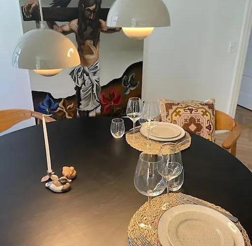 Appartement Nyrenoveret Charmerende Lejlighed I C! *