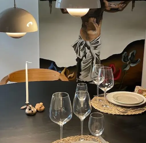 Nyrenoveret Charmerende Lejlighed I C! *