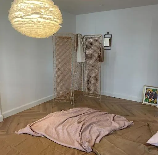 Nyrenoveret Charmerende Lejlighed I C! *