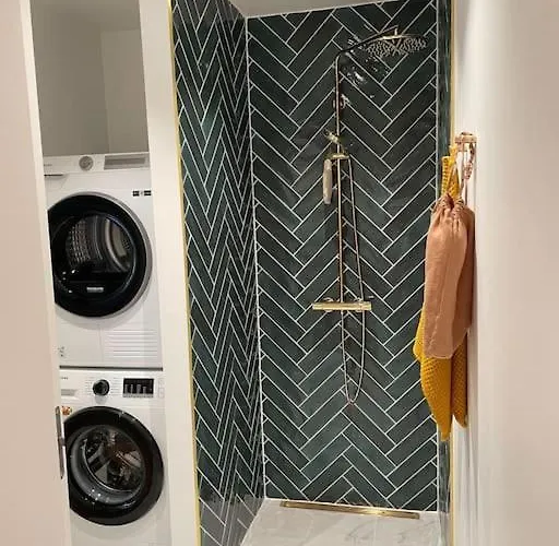 Nyrenoveret Charmerende Lejlighed I C! Odense