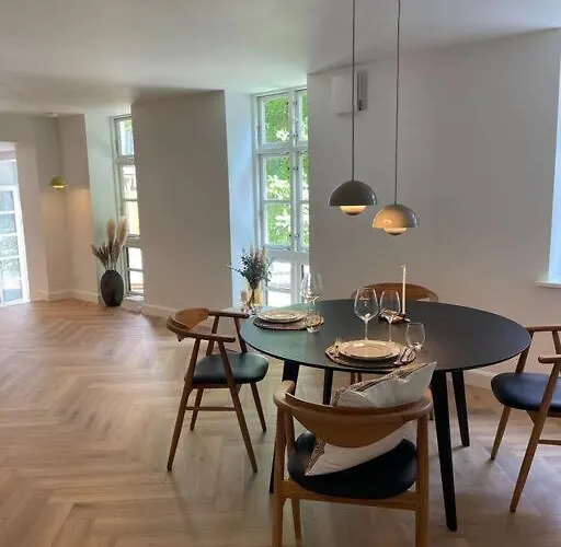 Apartment Nyrenoveret Charmerende Lejlighed I C! Odense