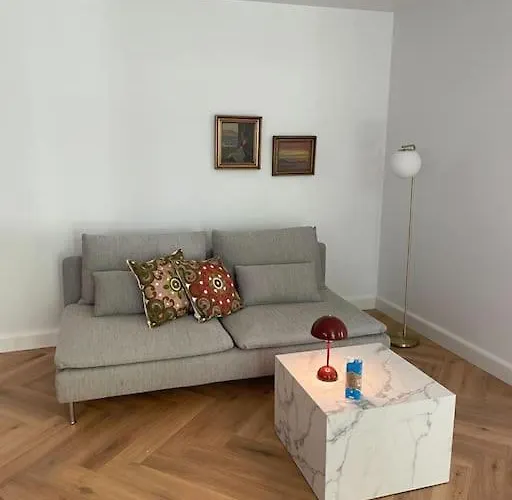 Appartement Nyrenoveret Charmerende Lejlighed I C!