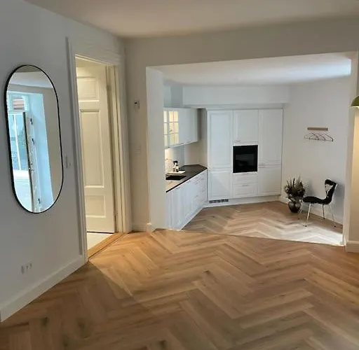 Nyrenoveret Charmerende Lejlighed I C! Odense