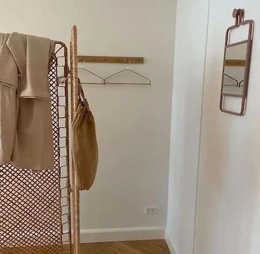 Nyrenoveret Charmerende Lejlighed I C!