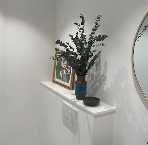 Nyrenoveret Charmerende Lejlighed I C! * Odense