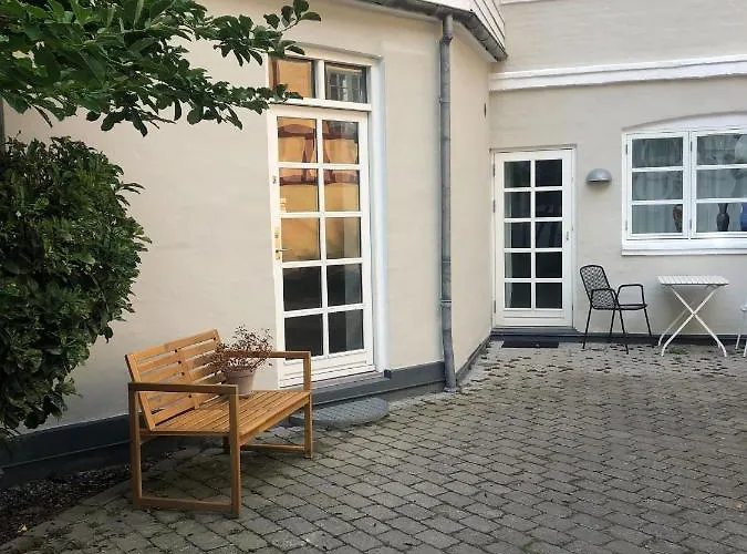 Apartment Nyrenoveret Charmerende Lejlighed I C! *